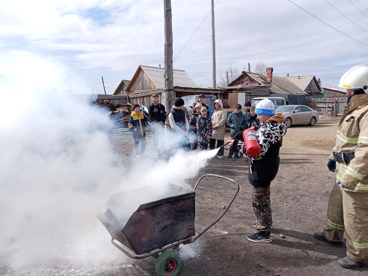 Дружины юных пожарных - настоящие помощники огнеборцев..