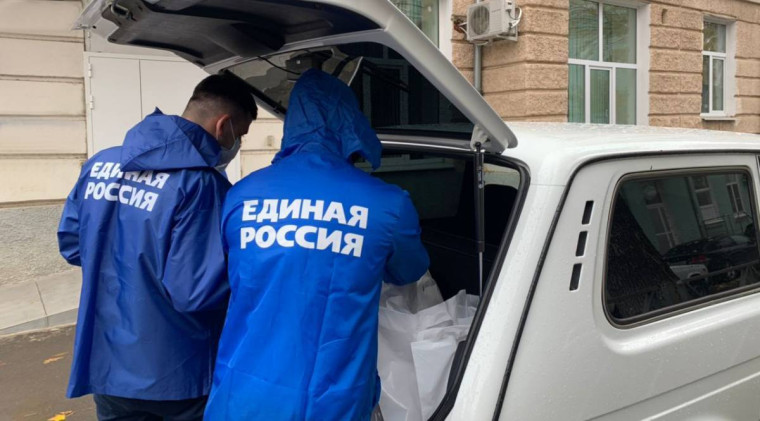 В больницах и госпиталях отработали более 800 медиков-волонтеров и 1200 активистов МГЕР и «Волонтерской роты» - их опыт стал основой для необходимых законодательных изменений в сфере здравоохранения. В больницах и госпиталях отработали более 800 медиков-волонтеров и 1200 активистов МГЕР и «Волонтерской роты» - их опыт стал основой для необходимых законодательных изменений в сфере здравоохранения.